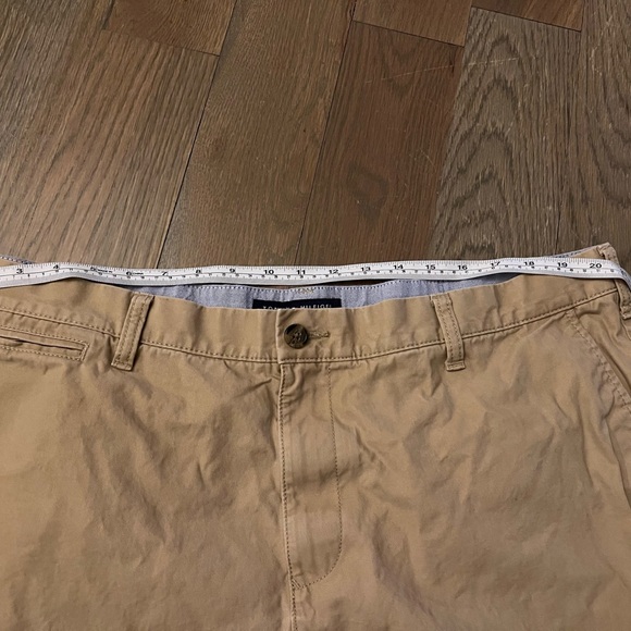 Tommy Hilfiger Tan Flat Front Shorts Sz 42 - Picture 4 of 5
